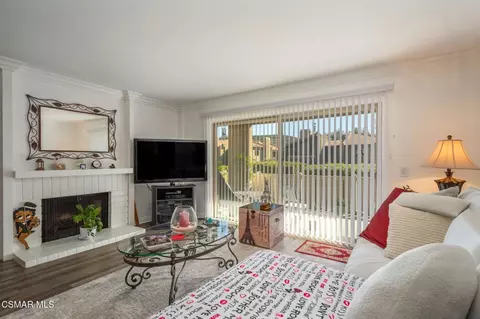 248 Oakleaf Dr #107, Thousand Oaks, CA 91360