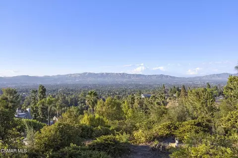 19715 Komar Dr, Tarzana, CA 91356