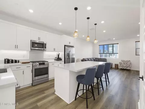 27065 Tanager Ln, Valencia, CA 91381