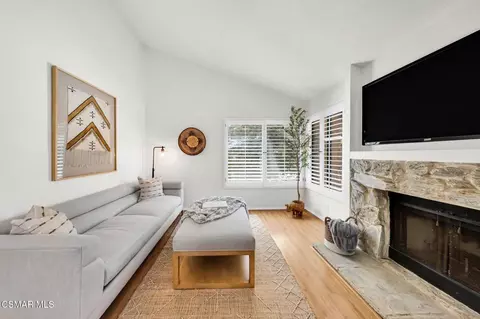 769 Birchpark Cir #203, Thousand Oaks, CA 91360