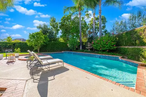5825 Green Meadow Dr, Agoura Hills, CA 91301