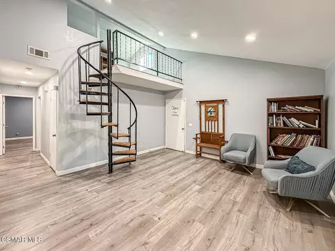 Living - 2098 Covington Ave, Simi Valley, CA 93065 photo 3 of 7