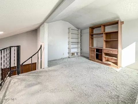 Living - 2098 Covington Ave, Simi Valley, CA 93065 photo 7 of 7