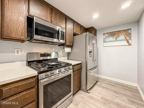Kitchen - 2098 Covington Ave, Simi Valley, CA 93065 photo 3 of 4