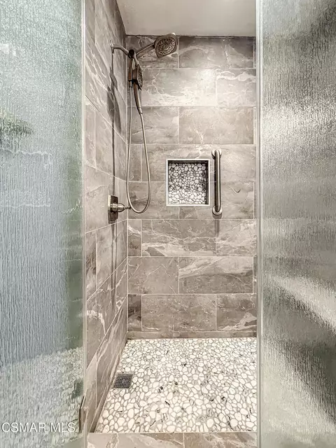 Bath - 2098 Covington Ave, Simi Valley, CA 93065 photo 4 of 9