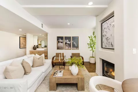 11920 Goshen Ave #202, Los Angeles, CA 90049