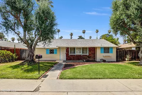 17400 Cantlay St, Lake Balboa, CA 91406