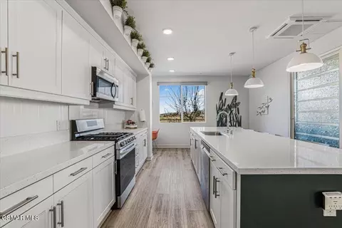 Kitchen - 2870 Wagon Wheel Rd #203, Oxnard, CA 93036 photo 4 of 6
