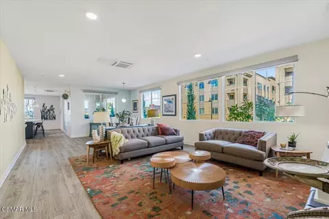 Living - 2870 Wagon Wheel Rd #203, Oxnard, CA 93036 photo 4 of 4