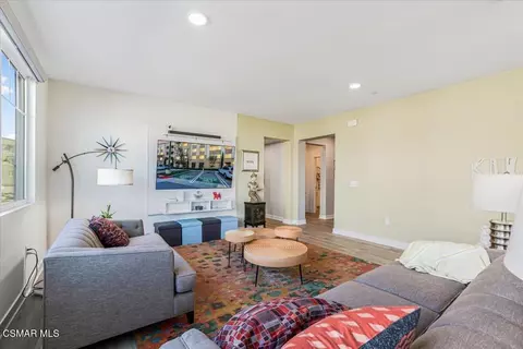 Living - 2870 Wagon Wheel Rd #203, Oxnard, CA 93036 photo 3 of 4