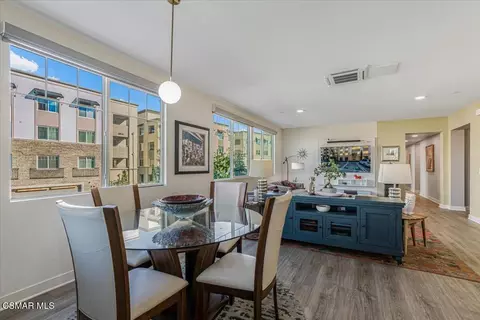 Dining - 2870 Wagon Wheel Rd #203, Oxnard, CA 93036 photo 4 of 6