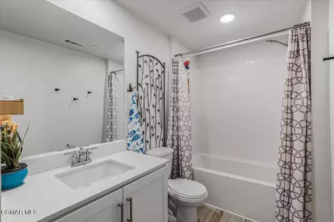 Bath - 2870 Wagon Wheel Rd #203, Oxnard, CA 93036 photo 2 of 6