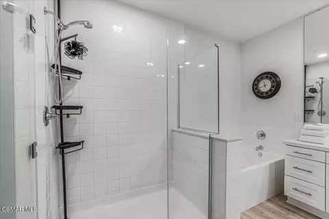 Bath - 2870 Wagon Wheel Rd #203, Oxnard, CA 93036 photo 4 of 6