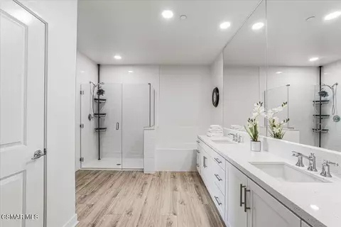 Bath - 2870 Wagon Wheel Rd #203, Oxnard, CA 93036 photo 6 of 6