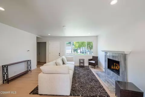 Living - 764 Brossard Dr, Thousand Oaks, CA 91360 photo 2 of 5