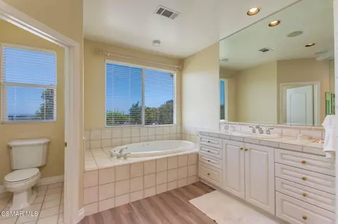 Bath - 1009 Del Tio Ct, Camarillo, CA 93010 photo 2 of 7