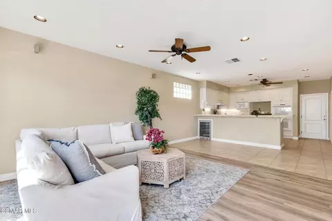 Living - 1009 Del Tio Ct, Camarillo, CA 93010 photo 6 of 7