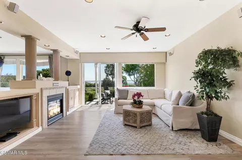 Living - 1009 Del Tio Ct, Camarillo, CA 93010 photo 5 of 7