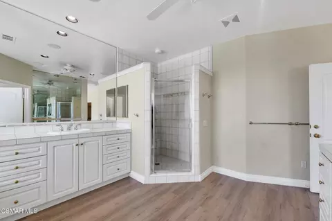 Bath - 1009 Del Tio Ct, Camarillo, CA 93010 photo 6 of 7