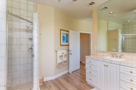 Bath - 1009 Del Tio Ct, Camarillo, CA 93010 photo 3 of 7