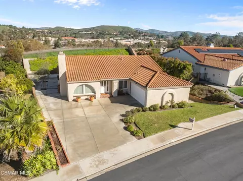 675 Whispering Oaks Pl, Newbury Park, CA 91320