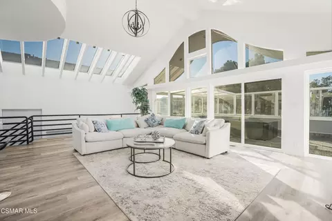 Living - 2014 Napoli Dr, Oxnard, CA 93035 photo 4 of 5