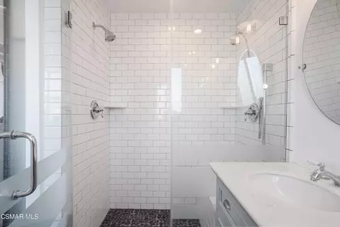 Bath - 2014 Napoli Dr, Oxnard, CA 93035 photo 3 of 6