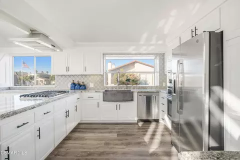 Kitchen - 2014 Napoli Dr, Oxnard, CA 93035 photo 2 of 6