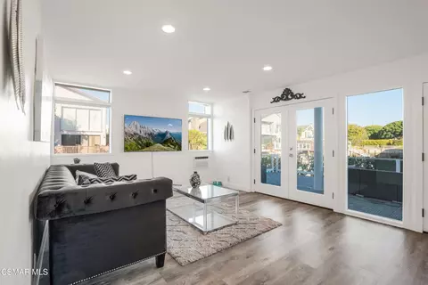 Living - 2014 Napoli Dr, Oxnard, CA 93035 photo 5 of 5