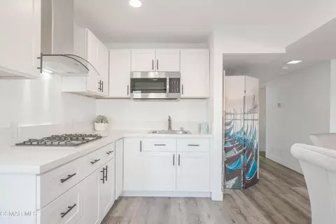 Kitchen - 2014 Napoli Dr, Oxnard, CA 93035 photo 6 of 6