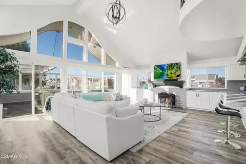 Living - 2014 Napoli Dr, Oxnard, CA 93035 photo 1 of 5