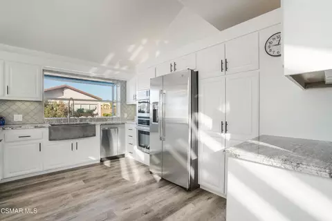 Kitchen - 2014 Napoli Dr, Oxnard, CA 93035 photo 4 of 6