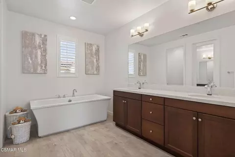 Bath - 449 Pecana St, Camarillo, CA 93012 photo 2 of 8