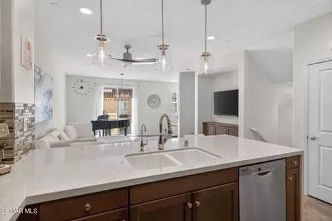 Kitchen - 449 Pecana St, Camarillo, CA 93012 photo 5 of 5