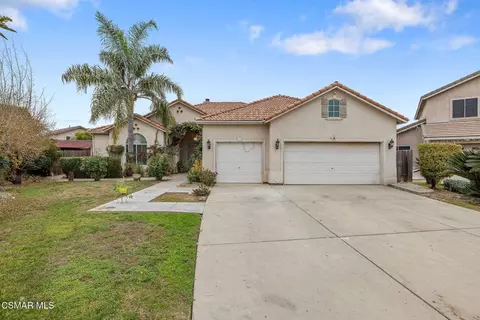 1185 E Ramblewood Dr, Dinuba, CA 93618