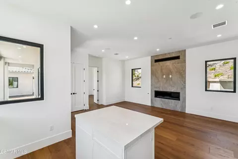 Living - 275 Crestview Ave, Camarillo, CA 93010 photo 11 of 11