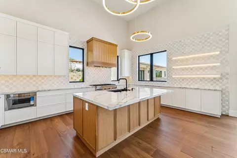 Kitchen - 275 Crestview Ave, Camarillo, CA 93010 photo 3 of 5