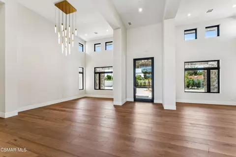 Living - 275 Crestview Ave, Camarillo, CA 93010 photo 1 of 11