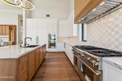 Kitchen - 275 Crestview Ave, Camarillo, CA 93010 photo 4 of 5