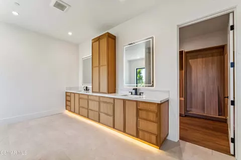 Bath - 275 Crestview Ave, Camarillo, CA 93010 photo 1 of 11