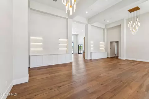 Living - 275 Crestview Ave, Camarillo, CA 93010 photo 5 of 11