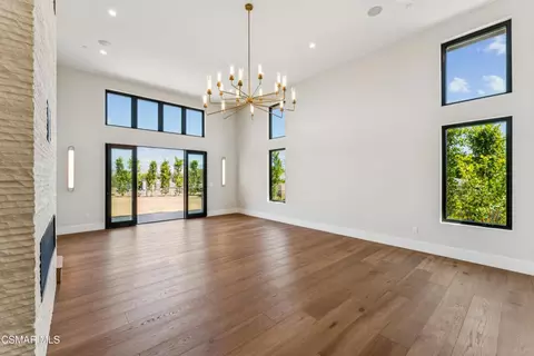 Living - 275 Crestview Ave, Camarillo, CA 93010 photo 3 of 11