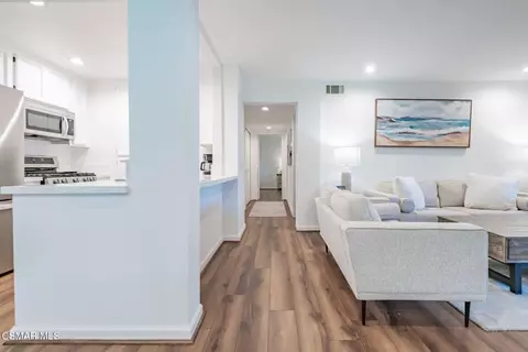Entry Way - 4481 Antigua Way, Oxnard, CA 93035 photo 3 of 4