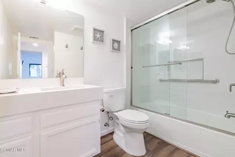Bath - 4481 Antigua Way, Oxnard, CA 93035 photo 5 of 6
