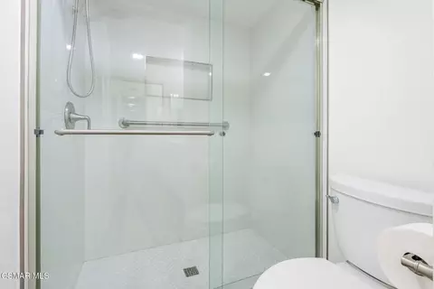 Bath - 4481 Antigua Way, Oxnard, CA 93035 photo 3 of 6