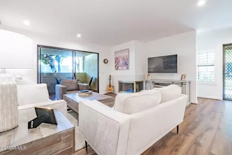 Living - 4481 Antigua Way, Oxnard, CA 93035 photo 3 of 4