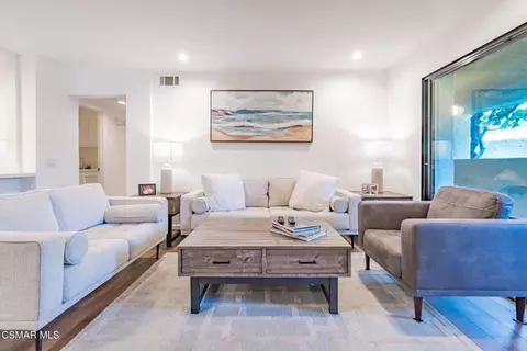Living - 4481 Antigua Way, Oxnard, CA 93035 photo 2 of 4