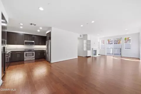10878 Bloomfield St #107, Toluca Lake, CA 91602