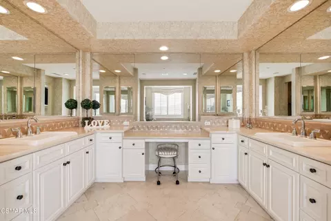 Bath - 5068 Shady Trail St, Simi Valley, CA 93063 photo 6 of 11