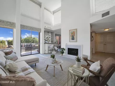4706 Park Encino Ln #324, Encino, CA 91436